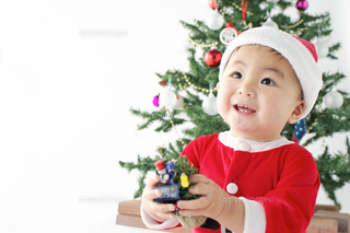 オルゴールツリーで10ヶ月の赤ちゃんも大喜び 10歳児の赤ちゃんを持つお母さんの為のクリスマスツリー特集